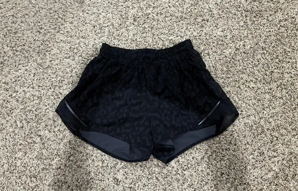 Lululemon Hotty Hot Short II *Long 4" - Image 2