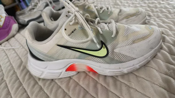 Women’s Nike Flywire Shoes - Image 3