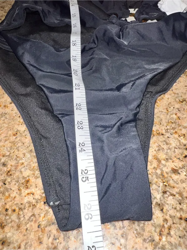 Commense NWT Black Ring Detail Cutout One Piece Swimsuit Size S Sold Out - Image 6