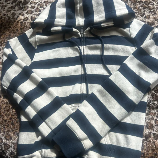 Brandy Melville Striped Sweater Blue and crème - Image 3
