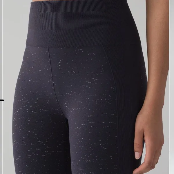 Lululemon Free‎ To Flow Crop Legging Midnight Navy/White Size 4 - Image 2