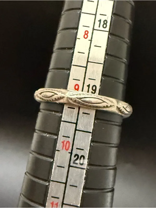 Vintage 925 Sterling Silver Southwestern Skinny Stackable Ring Size 9 - Image 7