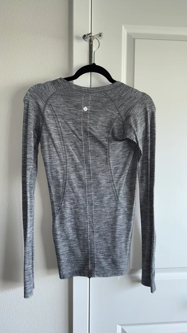 Lululemon long sleeve shirt - Image 4