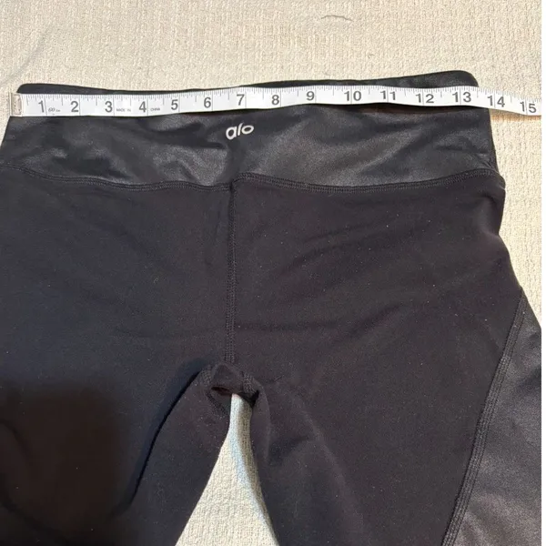 Alo Yoga Black Cropped Leggings Mesh Panel Athletic Capri Pants Women’s S/M - Image 9