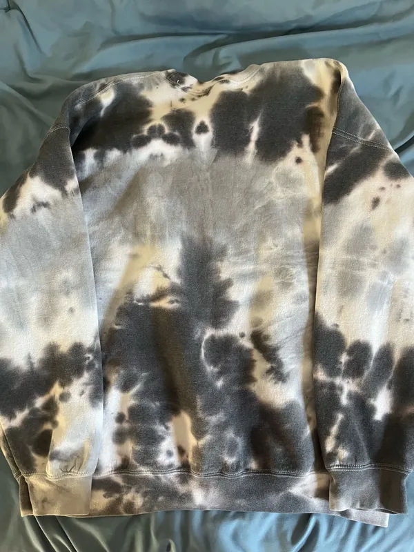 Urban Outfitters Heart Crewneck Tie-Dye - Image 2