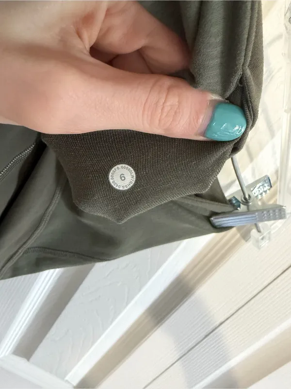 Lululemon Blissful Bend Super High-Rise Short 8" Army Green Size 6 - Image 8