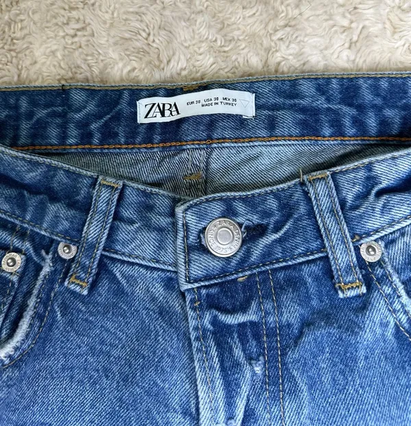 Zara distressed medium wash button-up straight leg denim jeans Size 30 - Image 4