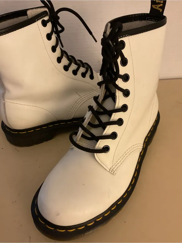 Dr. Martens women White Leather Lace-Up Combat Boots US 7 - Image 3