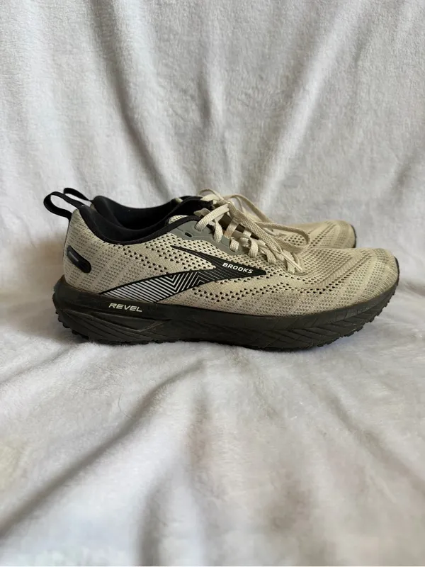 Brooks Womens Revel 6 Size 8.5 B Neutral Black White Running Trainer - Image 2