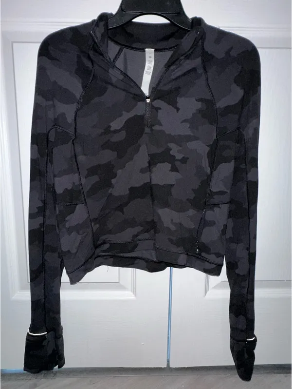Lululemon Cropped Half-Zip - Image 3
