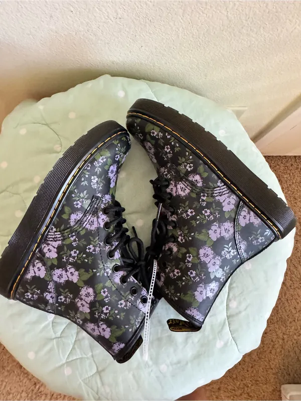NEW Dr. Martens Zavala boots feature a black "Primrose Floral" Womens size 5 - Image 5