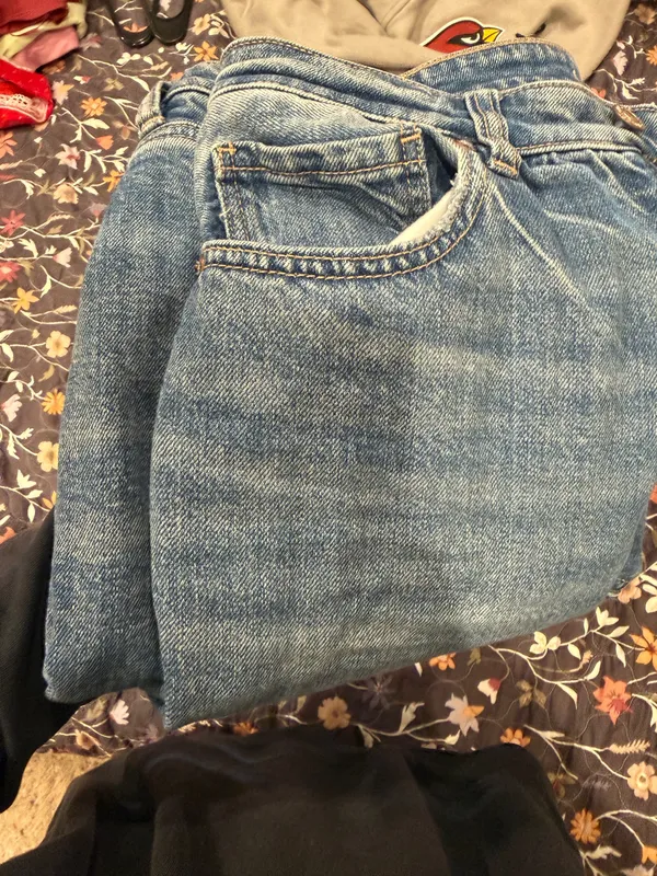 American Eagle Jeans - Image 3