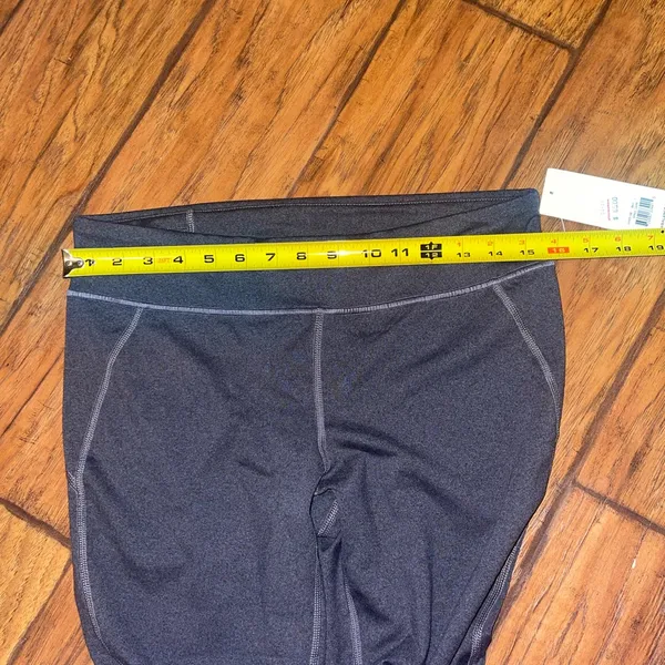 New Balance gray capri leggings pants workout yoga exercise woman’s Large NWT - Image 7
