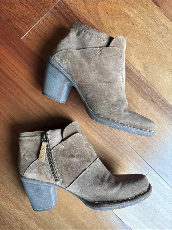 Clarks suede ankle boots - Image 7