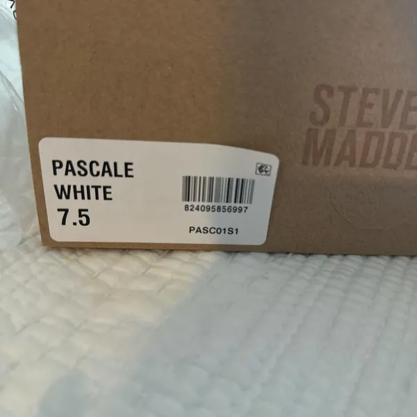 Steve Madden White Sandals With Straps - Image 3