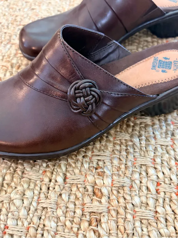 Earth Origins Brown Leather Slip-On Mules 8 - Image 4