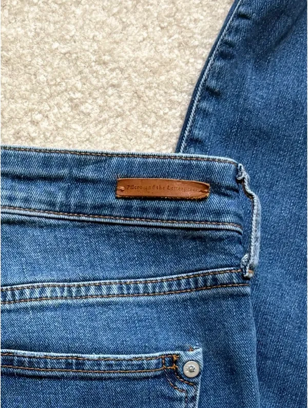 Anthropologie low waisted boyfriend jeans - Image 7