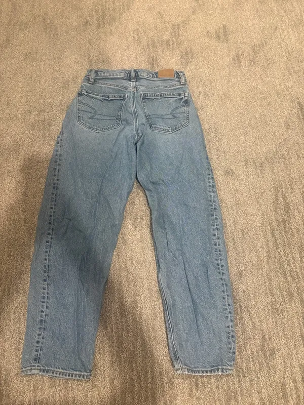 AE High-Rise Light Blue Women's barrel Jeans - Image 2