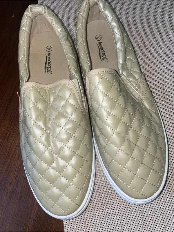 Freedom Fit Women’s Size 11 Quilted Slip On Sneakers Comfort Casual Shoes NWOT - Image 2