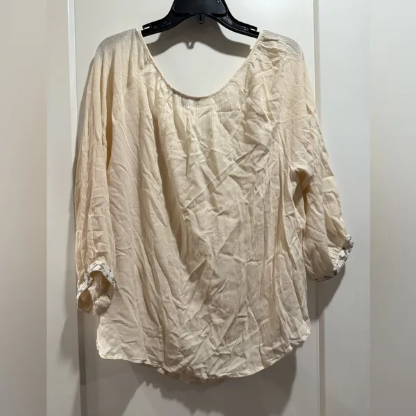 American Eagle Outfitters Cream Blouse with embroidered‎ Floral Accents Size XL - Image 5