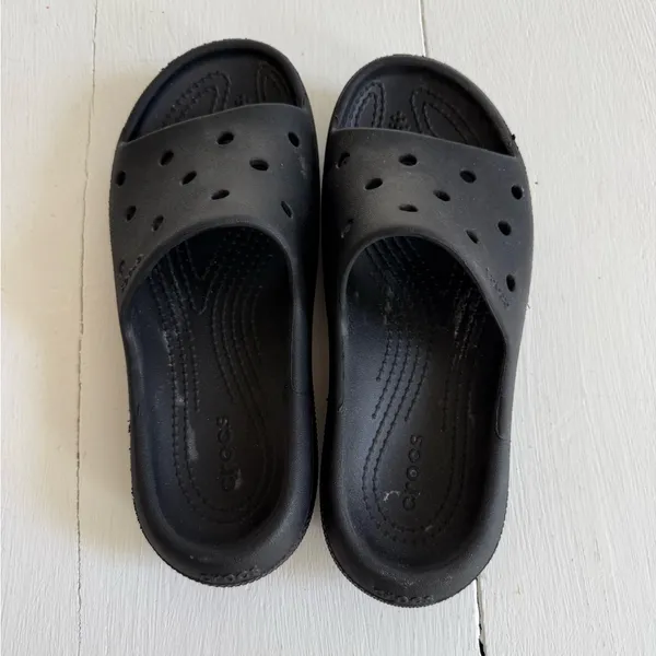 Crocs women’s black slide sandal - Image 2
