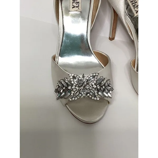 New. Womens Badgley Mischka Nikki Peep Toe Heels, White. Retails $245 - Image 8
