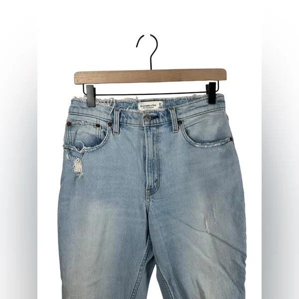 Abercrombie High‎ Rise Mom Jeans Size 28 Distressed Light Wash Raw Hem Denim - Image 4
