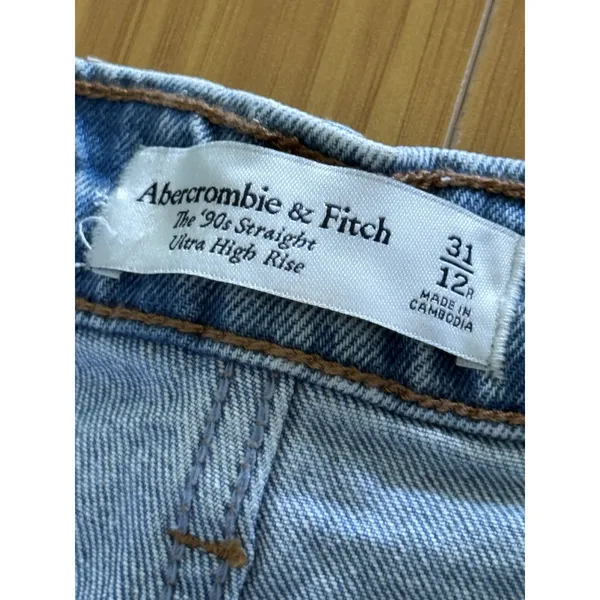 Abercrombie Fitch NWT 90s Straight Ultra High Rise Jeans 12/31 Light Blue Denim - Image 5