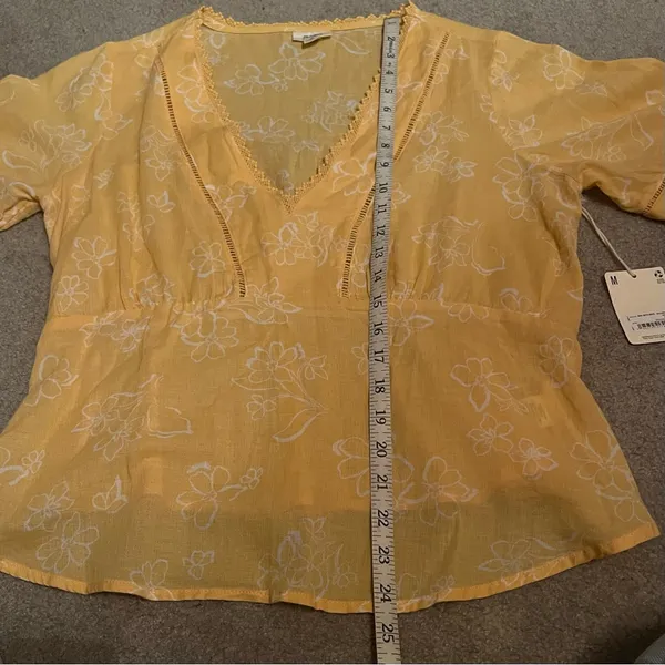 a.n.a Women’s Floral Yellow V-Neck Short Sleeve Blouse - Image 8