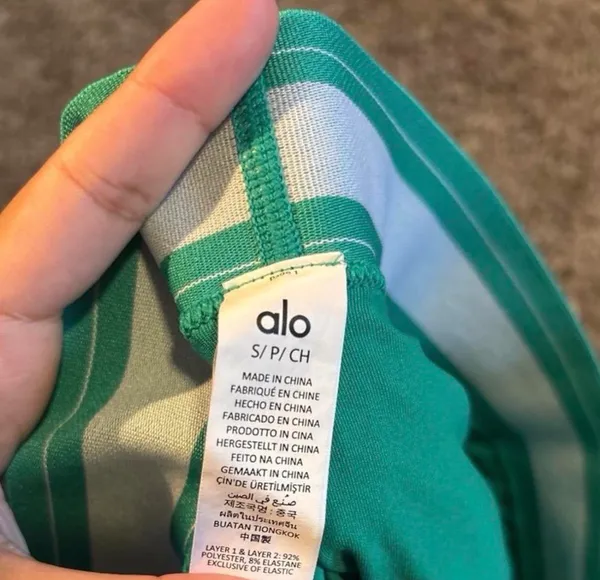 Alo Yoga Shorts - Image 4