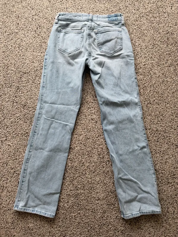 Hollister Low-Rise Relaxed Straight Jeans - Image 4