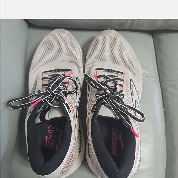 Brooks Women's White and Pink Athletic Running Shoes - Image 5