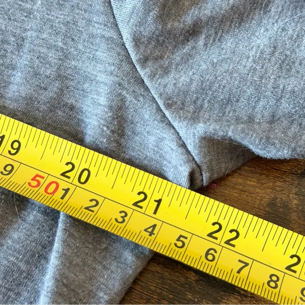 Source Unknown You Matter Gray V Neck Tshirt Womens Size XL - Image 9