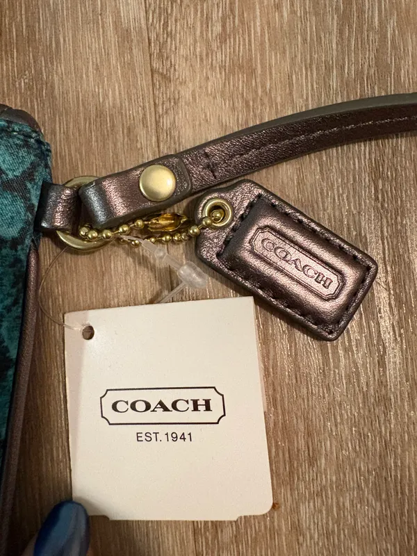 Emerald Snake Wristlet - Image 3