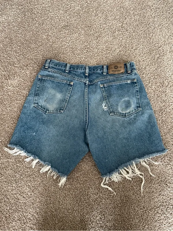 Wrangler Mens 36 Distressed Denim Cutoff Jorts Raw Hem Vintage Wash Shorts - Image 5