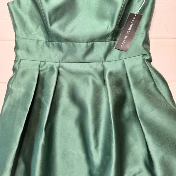 NWT - Alfred Sung - Women’s Hunter Green Cap Sleeve Cocktail Dress - Size 12 - Image 3