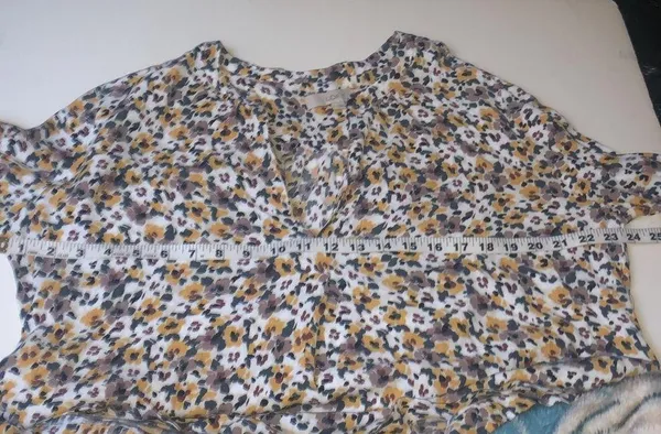LOFT Floral Print V-Neck Blouse - Image 5