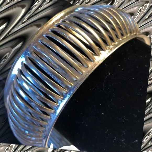 Cute design bangle. Costume Silver - Image 2