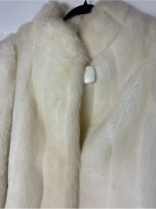 Vintage Women's Cream Faux Fur Jacket Front Button Made In USA Size XL Coat - Image 2