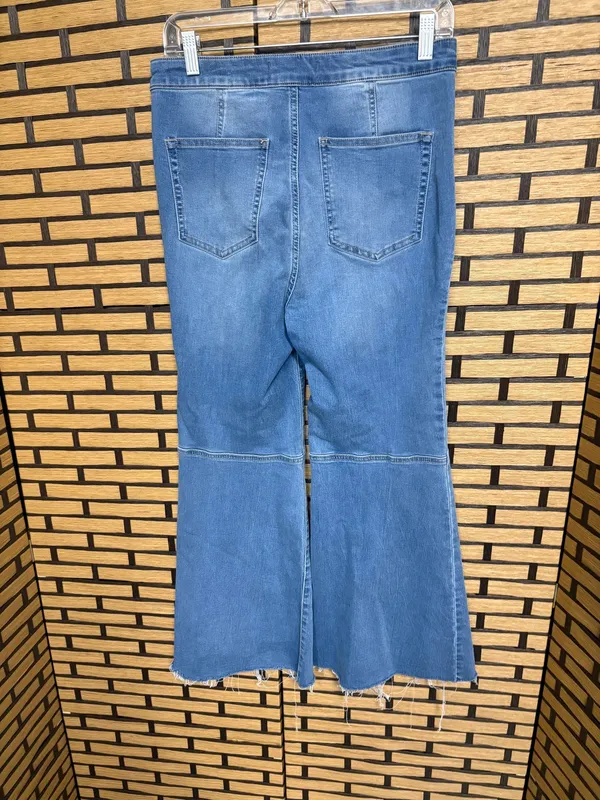 We‎ The Free Crop Jeans Size 29 - Image 2