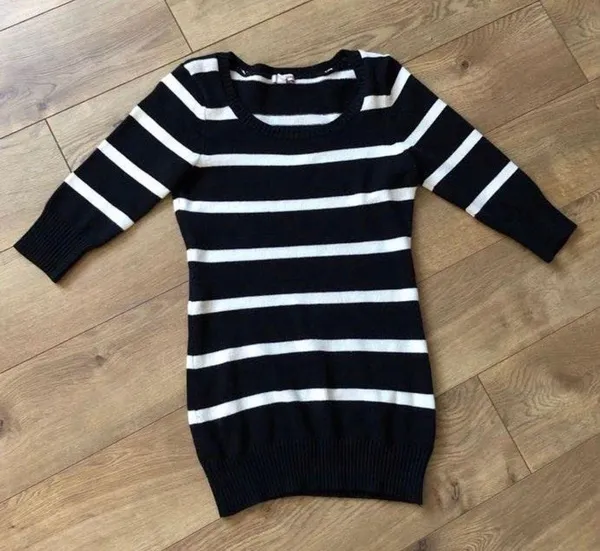 Sweater Top Size M - Image 3