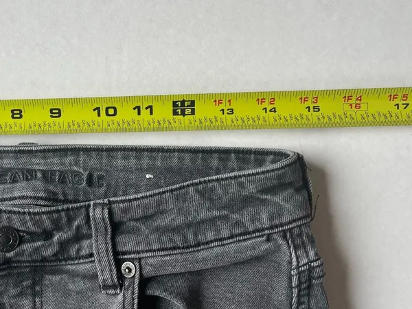 American Eagle Sz 8 reg. Black Jeans High-rise mom jeans with a straight leg cut - Image 7