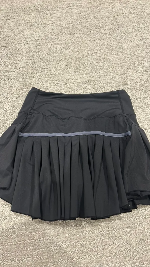 Amazon gold hinge skirt pleated black mini skirt - Image 4