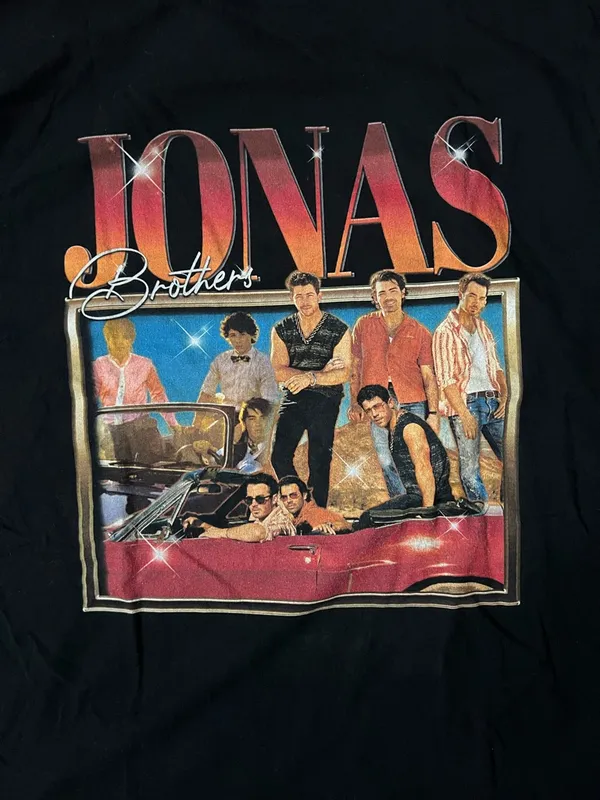 Jonas Brothers I Heart Hot Dads Graphic Tee Concert Tour Fan Merch Black Shirt - Image 5