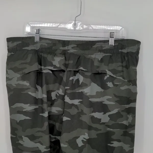Athleta Printed Mesh Racer Run Shorts Women’s 1X Black Camo 4 Inch Lined - Image 9
