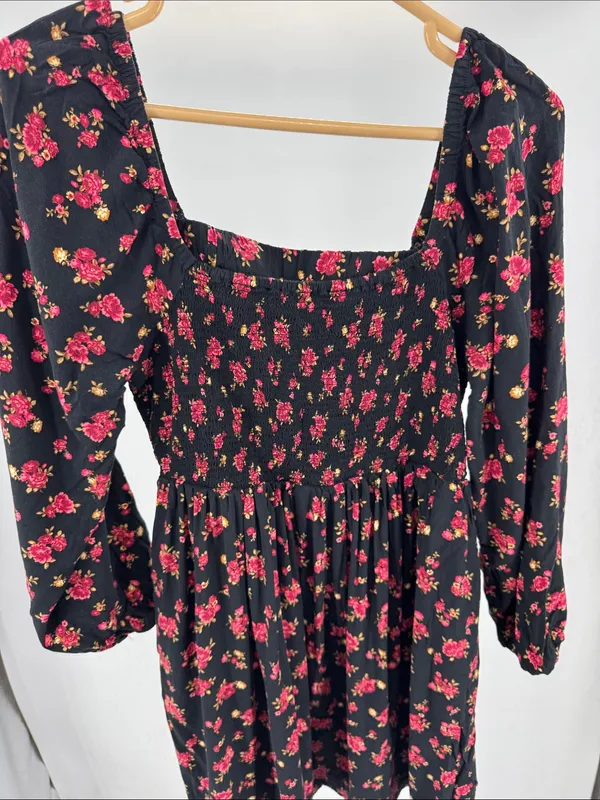 Old Navy Black Long-Sleeve Floral Square-Neck Dress smocked L dark romance - Image 3