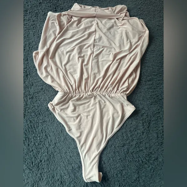 Lt pink Nasty Gal bodysuit, foam shoulders and drapey neck-excellent condition - Image 5