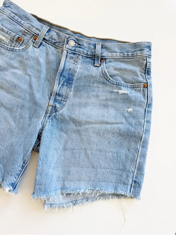 Levi’s 501 Distressed Jean Shorts size 29 - Image 3