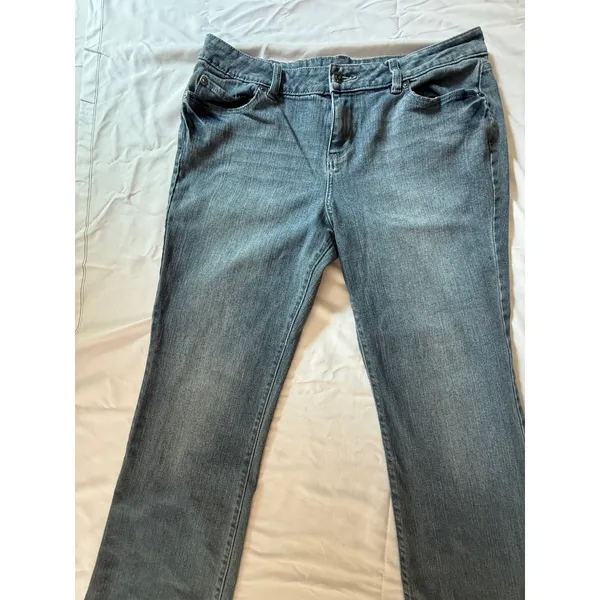 Womens Medium Wash Straight Leg Jeans with Studded‎ Back Pockets Blue Denim - Image 8