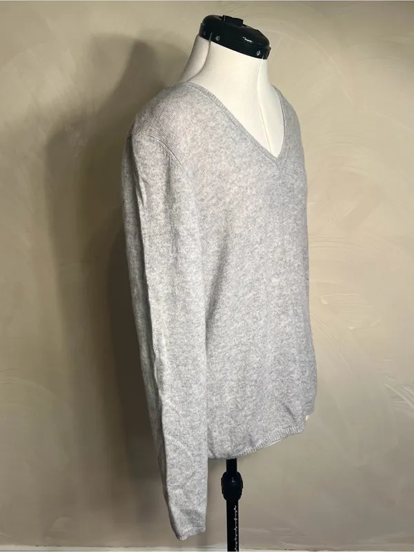 Charter Club 2-Ply 100% Cashmere Women's V Neck Minimalist Luxury Sweater|Size:L - Image 3